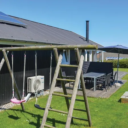 Lovely In Hadsund With Kitchen Semesterbostad
